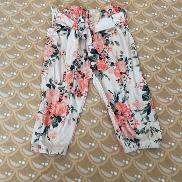 Infant 3 Piece Long sleeve onesie and pants set. - Picture 3 of 4